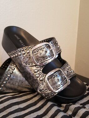 Nine West Flinne Studded Buckle Sandals in Distressed Silver Size 8.5